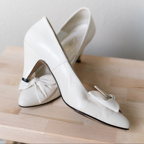 vintage white pumps